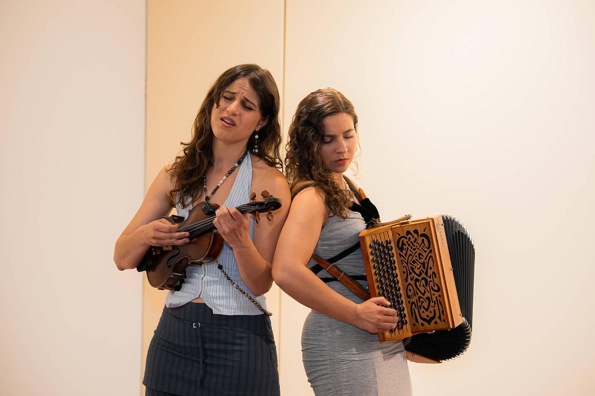 Vigo inaugura la Colección Municipal de Arte Galega con una selección de 69 «obras maestras» de pintura y escultura Vigo inaugura la Colección Municipal de Arte Galega con una selección de 69 «obras maestras» de pintura y escultura