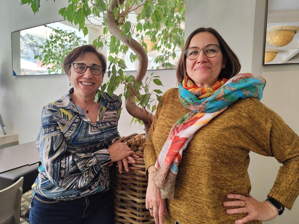 Paqui Badosa amb Aline Pagès, de la delegació d'Agullana.