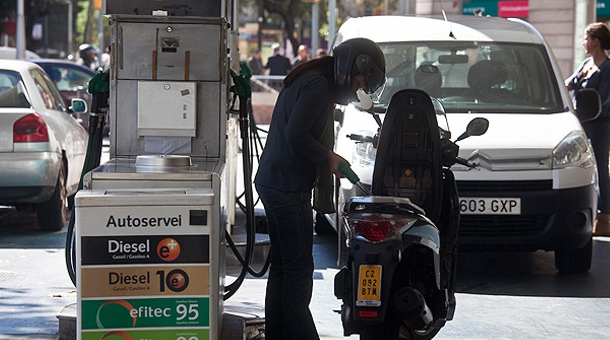 Els conductors busquen les gasolineres més barates