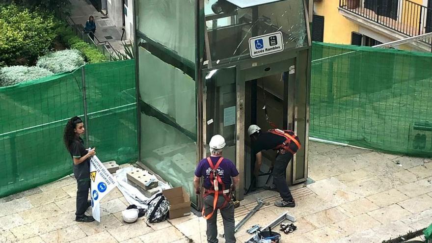 Comienza el montaje del nuevo ascensor que conecta la plaza Major con la Rambla