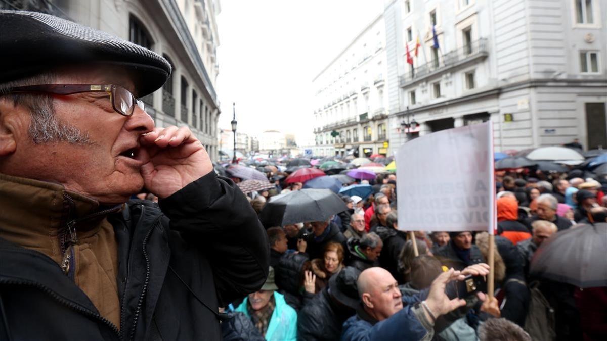 Concentración de pensionistas frente al Ministerio de Hacienda, Madrid.