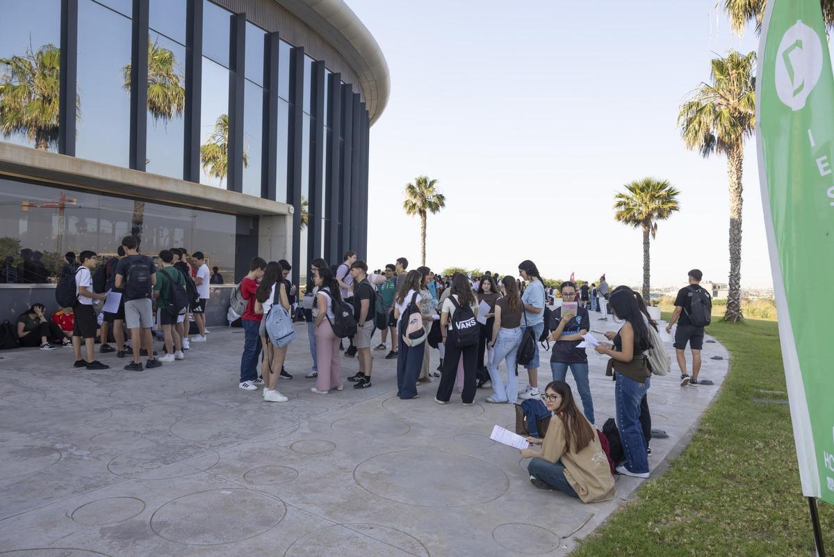 Arrancan los exámenes de la EBAU 2026 en el Auditorio de Torrevieja