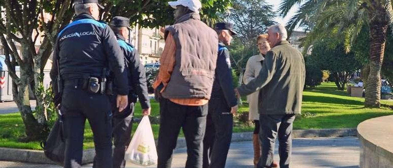 La Policía Local requisó copias ilegales de música y cine. // G.Núñez