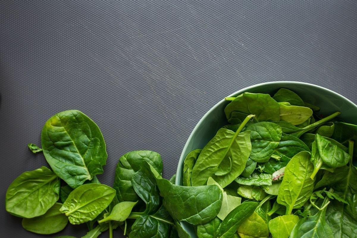 Verduras como las espinacas son ricas en vitamina A.