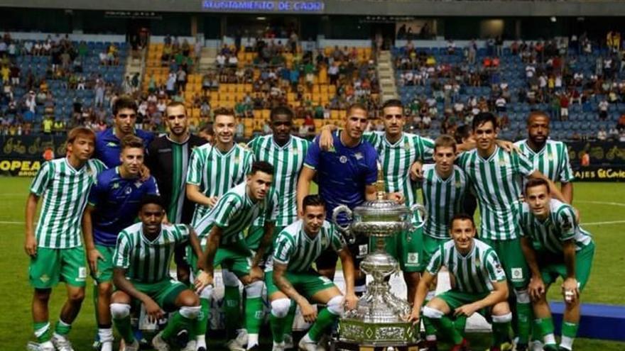 Los equipos femeninos se estrenan en el Carranza