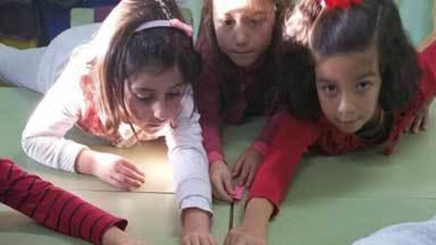 Escolares de Candás, durante una de las actividades.