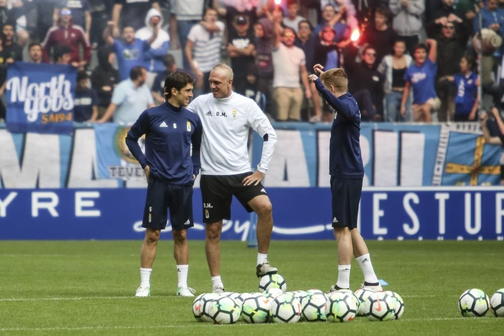 2.500 aficionados del Oviedo apoyan al equipo antes del derbi