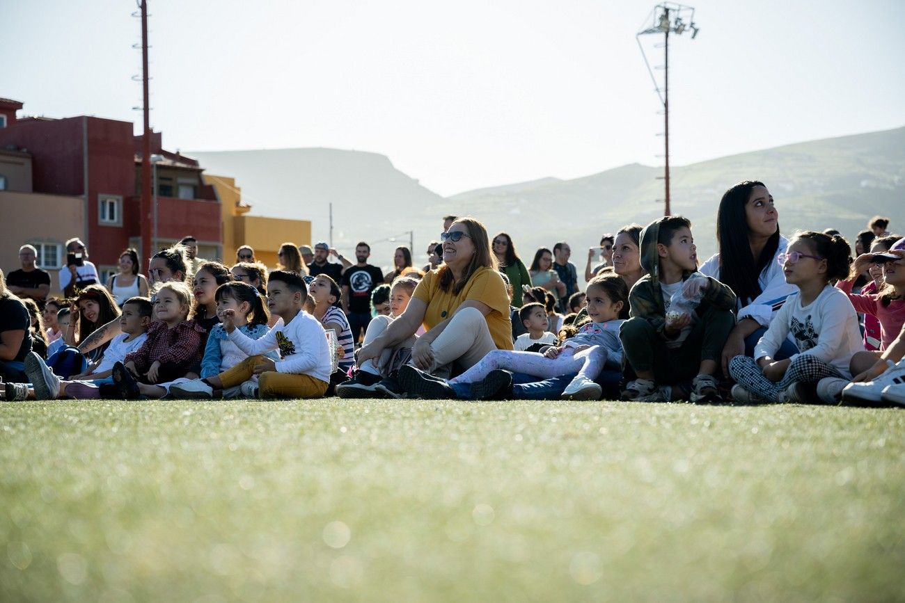 Miles de personas llenan de ilusión el Estadio de Barrial en la llegada de los Reyes Magos