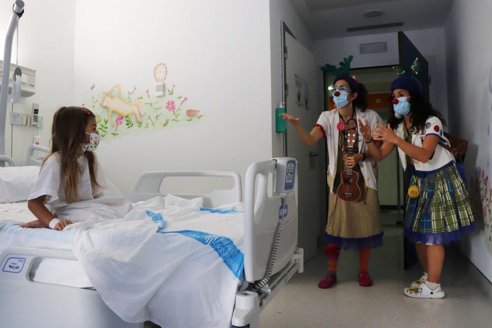 Las actrices recorren de nuevo el hospital tras un parón de tres meses y medio por el covid