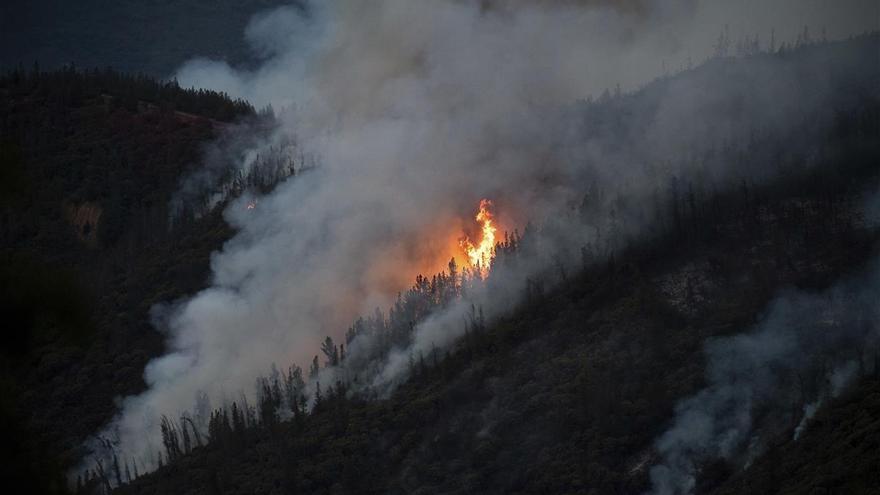 Un incendio cerca del parque de Yosemite ha arrasado ya 3.750 hectáreas