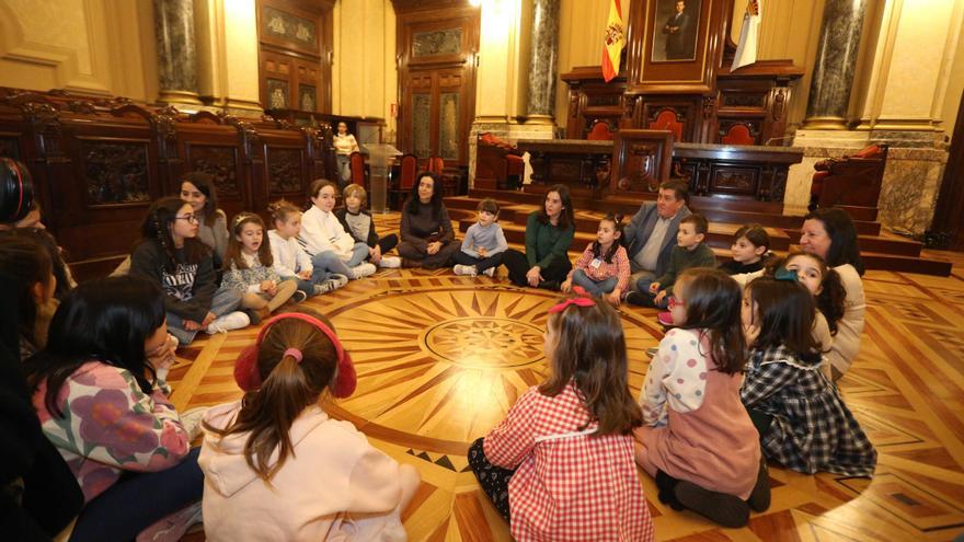 Recepción en María Pita a alumnos del CEIP María Pita por el programa &#039;Tripulando a Igualdade&#039;