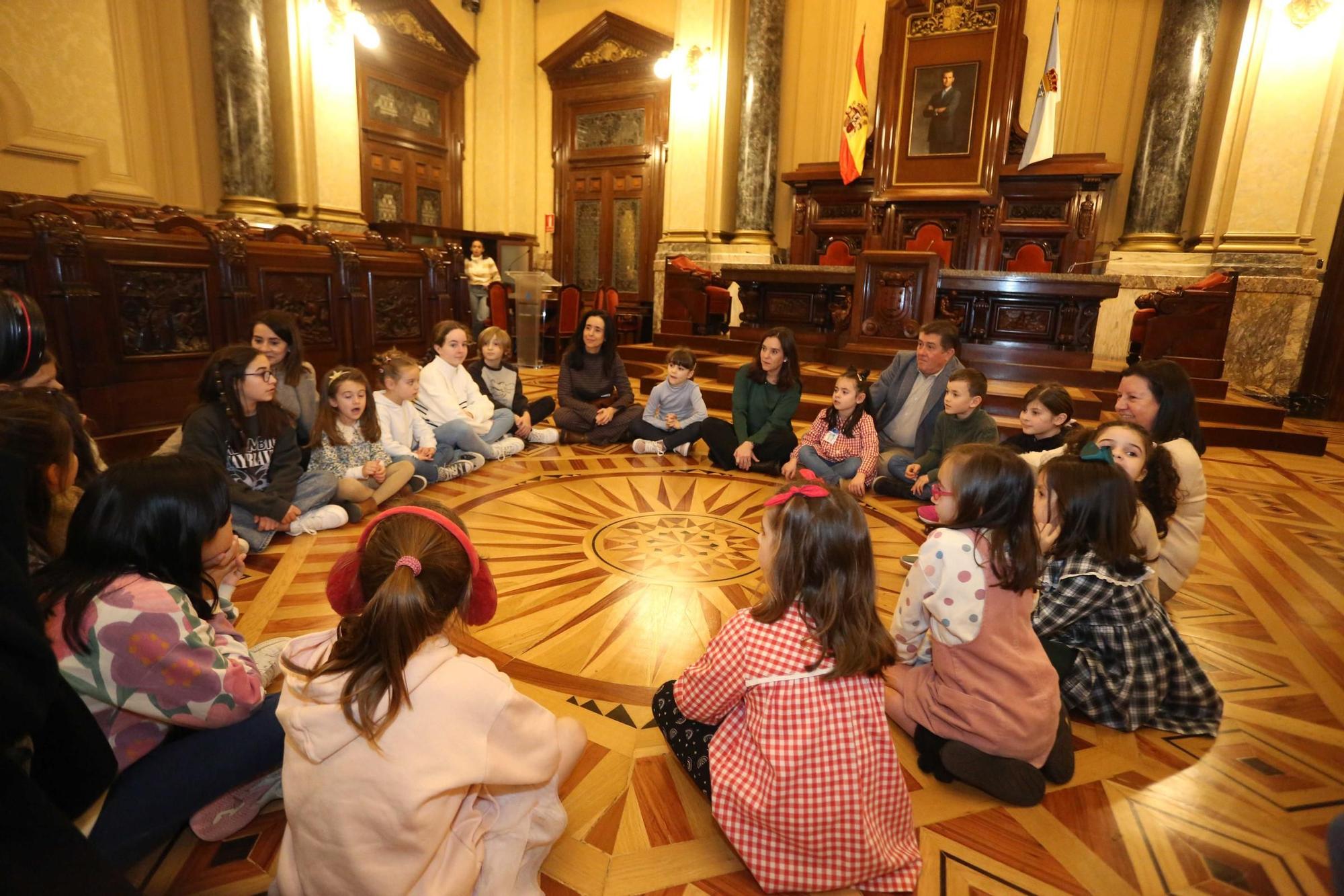 Recepción en María Pita a alumnos del CEIP María Pita por el programa 'Tripulando a Igualdade'