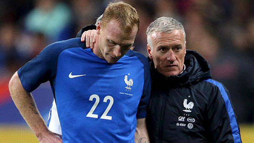 Jérémy Mathieu, tras lesionarse con Francia.