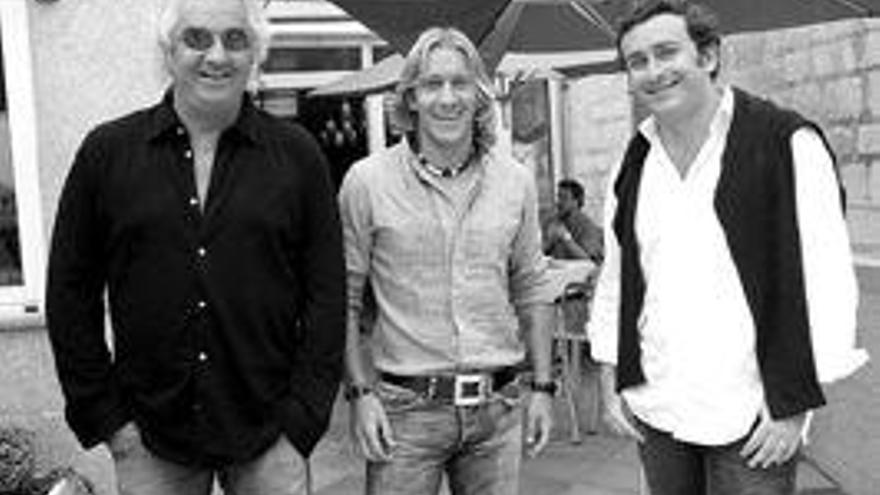 Briatore, Agag y Salgado a su salida del restaurante Basilio. / r. grobas