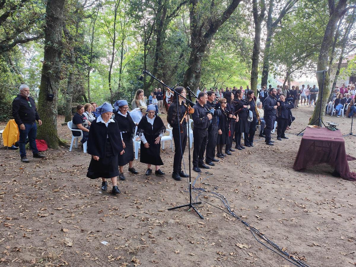 Los usuarios de Afamo convierten San Martiño en un puerto pesquero