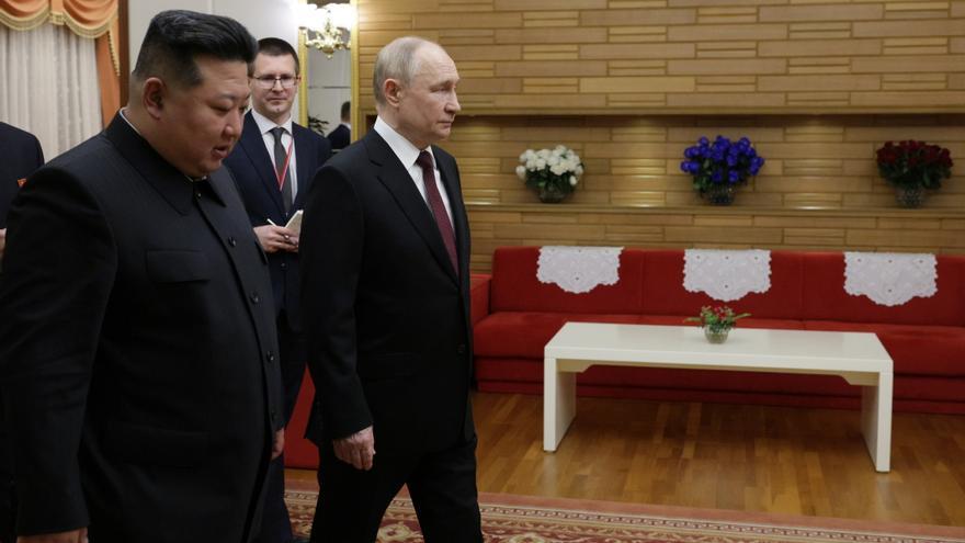 La ceremonia de bienvenida para Vladímir Putin en Pionyang.