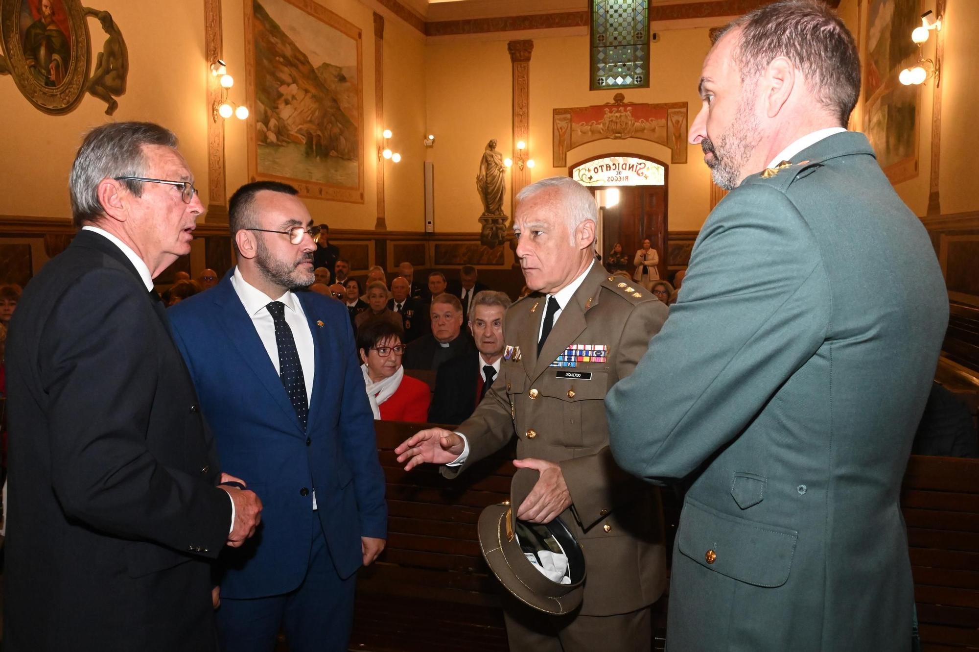 FOTOGALERÍA I La Real Hermandad de Veteranos de las Fuerzas Armadas y la Guardia Civil reconoce a voluntarios en Vila-real