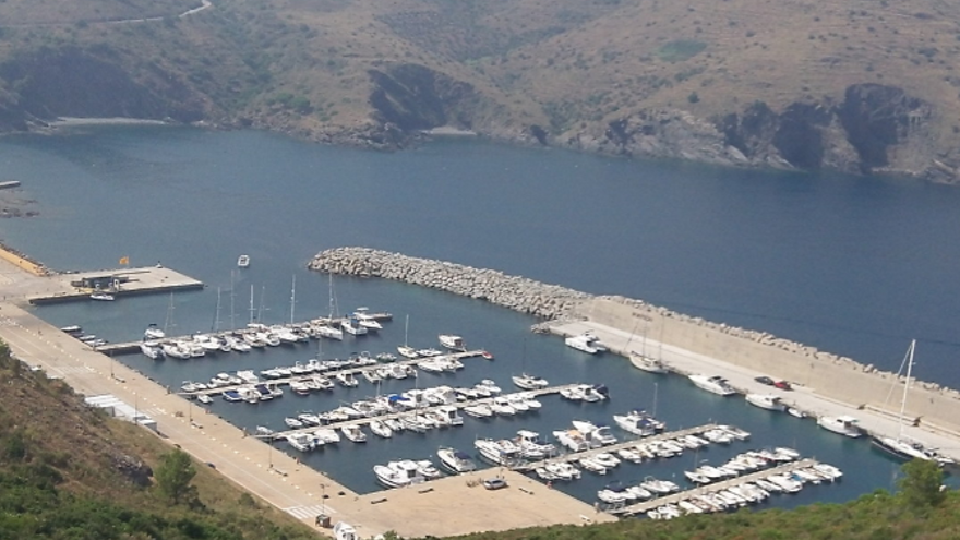 Troben el cadàver d&#039;un home dins d&#039;una embarcació al port de Portbou