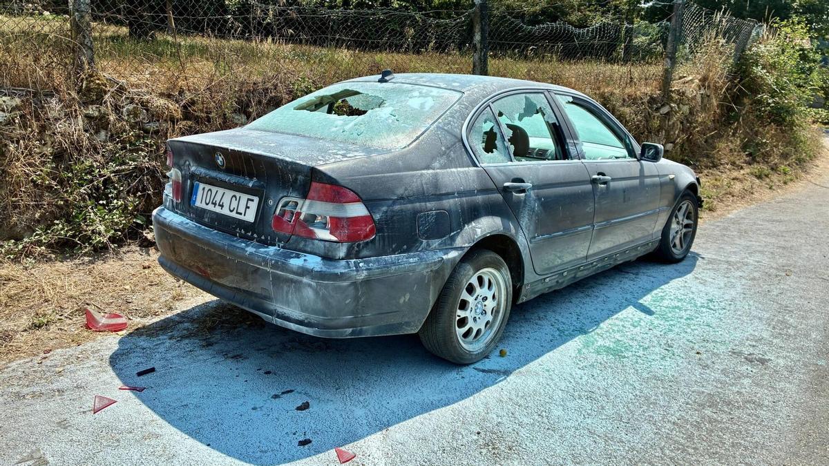 El vehículo, destrozado, permaneció días en Gamil.