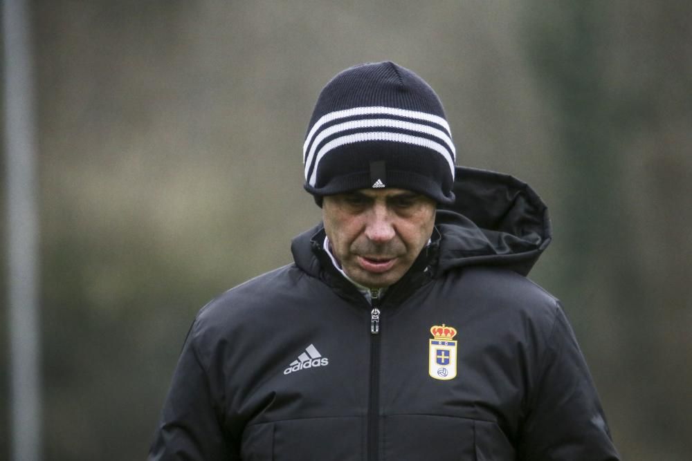 Entrenamiento del Real Oviedo a puerta cerrada en El Requexón.