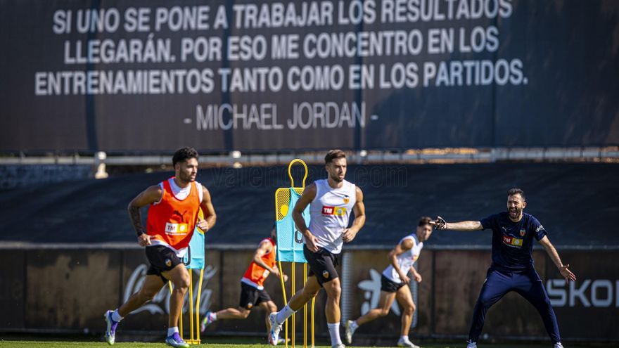 Mercado &#039;extremo&#039; en Mestalla