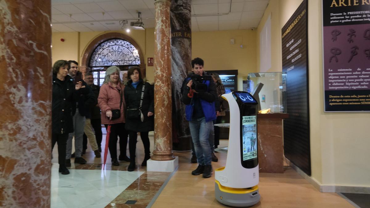 Presentación de Kettybot, el robot guía del Museo Arqueológico de Cabra.