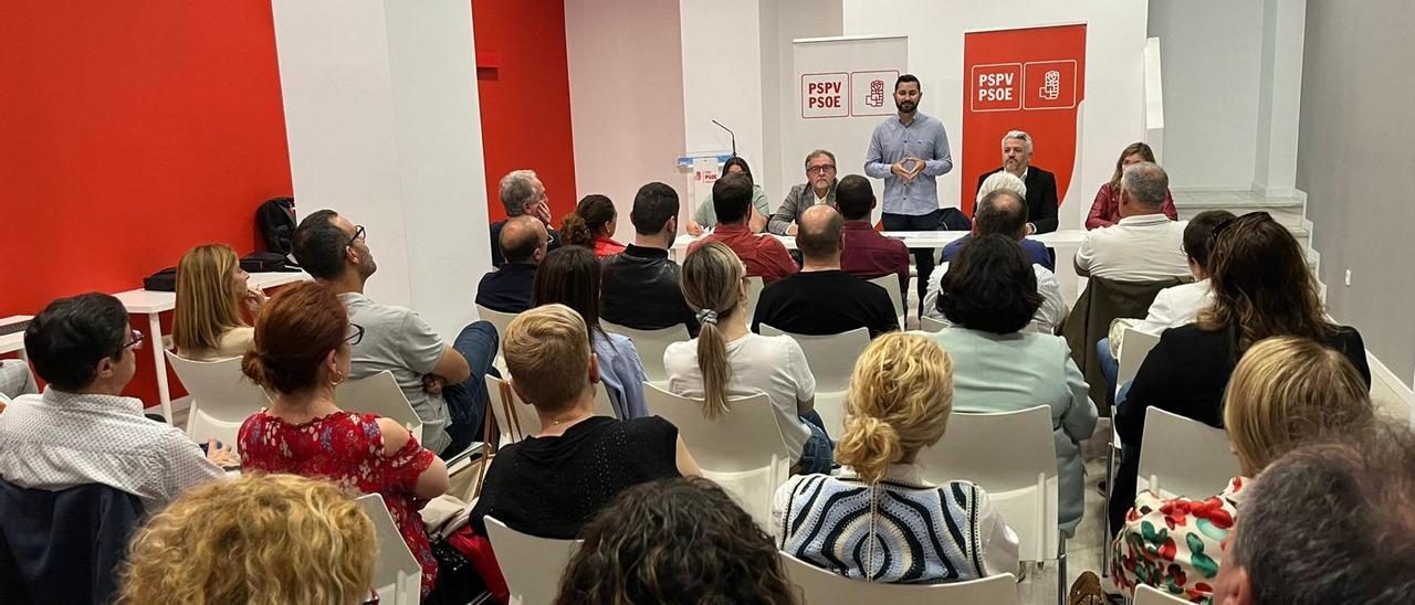 El secretario general del PSPV-PSOE de Castellón, Samuel Falomir, en su intervención en la Ejecutiva Provincial.