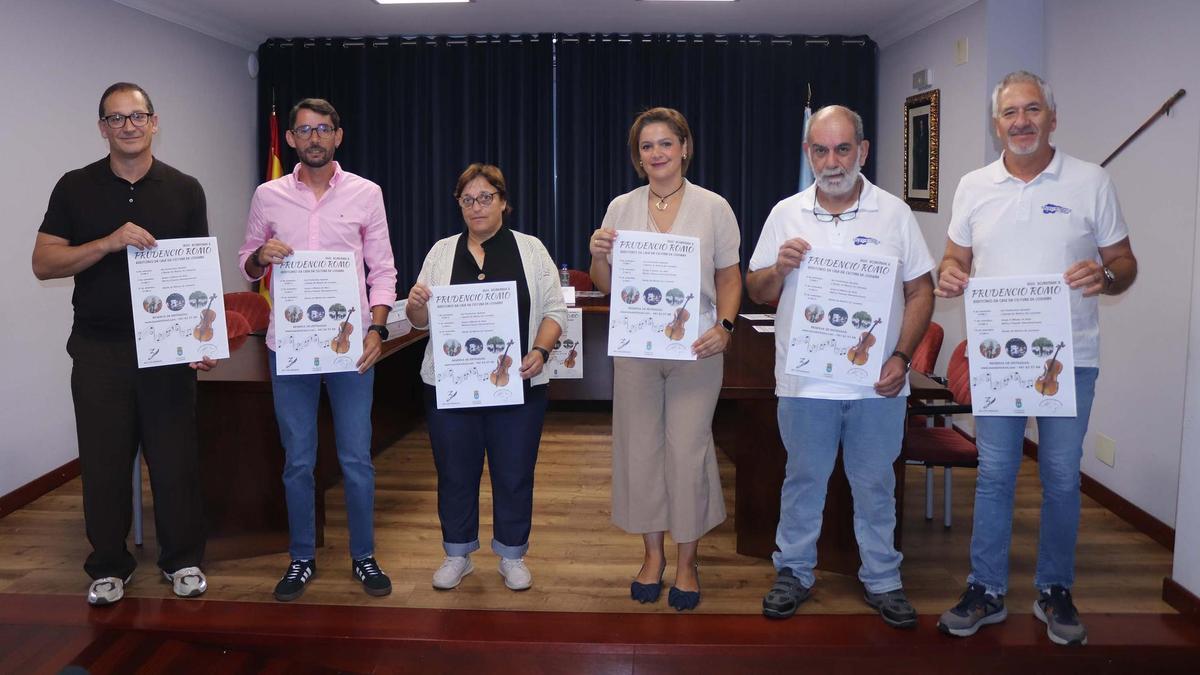 Silvia Agrafojo, cuarta pola esquerda, con Isabel Gómez, Marcos Pereiro, Alejandro Guillermo, Juan Rodríguez e Eduardo Agraso.