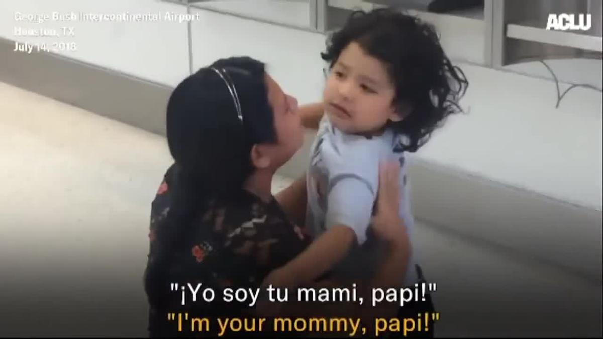 El pequeño Sammy, de tres años, se ha pasado tres meses y medio sin ver a sus padres.