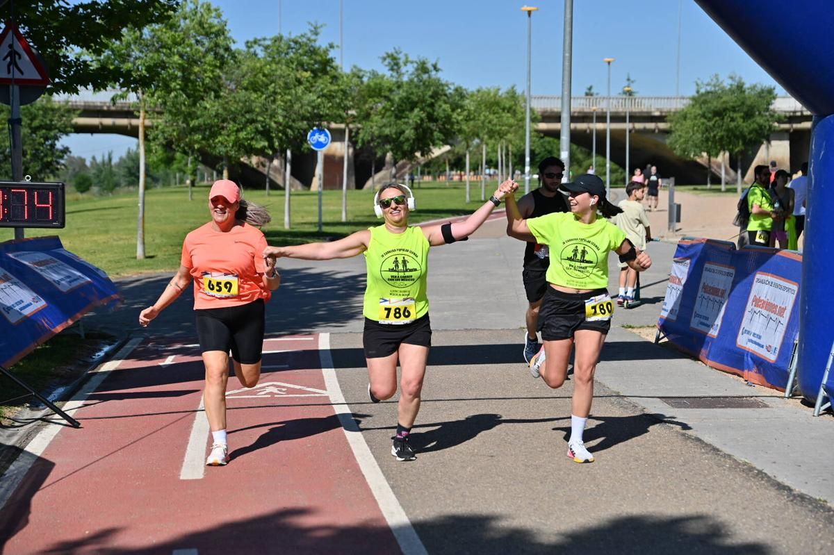 Fotogalería | El Colegio de Médicos de Badajoz echa a correr: "Menos pastillas y más zapatillas"