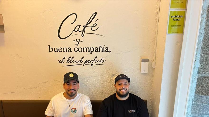 El Orzán de A Coruña estrena un local donde el café se sirve en copa: "Cuando pruebas este, ya no vuelves a otros"