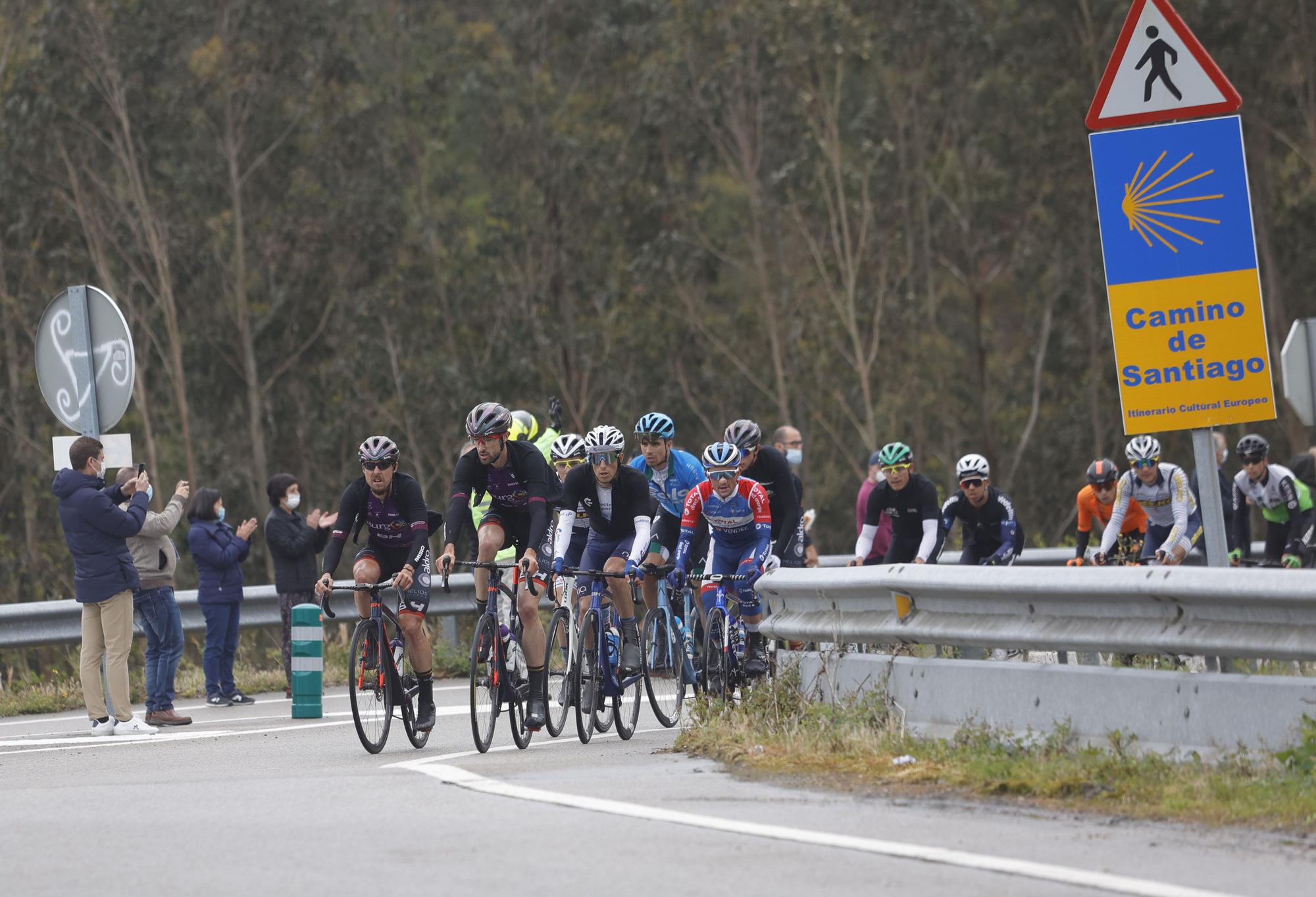 La segunda etapa de la Vuelta Ciclista a Asturias, en imágenes