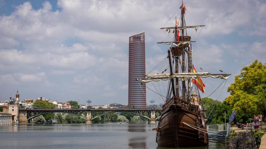 El buque ‘Elcano’ se apunta a la batalla por la salud de los océanos