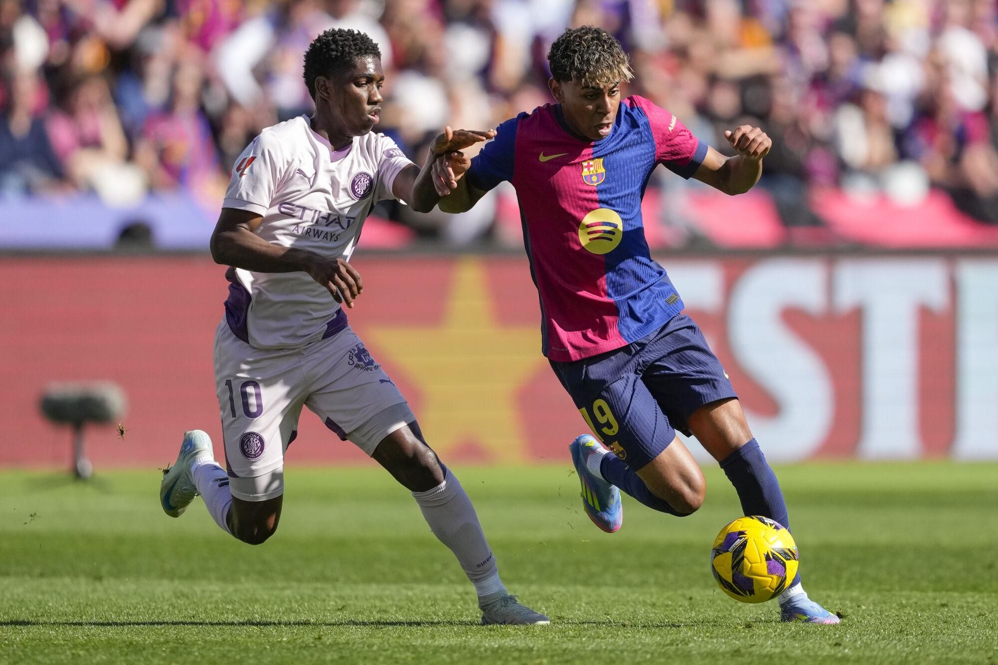 FC Barcelona's Lamine Yamal (R) vies for the ball against Girona's Yase Asprilla (L) during LaLiga Primera Division match between FC Barcelona and Girona at Lluis Companys in Barcelona, Catalonia, Spain, 30 March 2025. EFE/Alejandro García