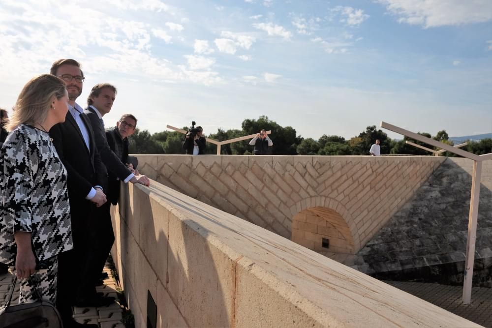 Minister-Besuch auf Palmas Festungsanlage