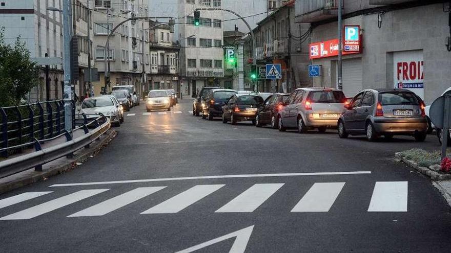 Aspecto que presenta la avenida da Barca una vez completada su repavimentación.