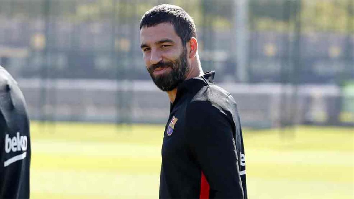 Arda Turan tiene otro club interesado en sus servicios