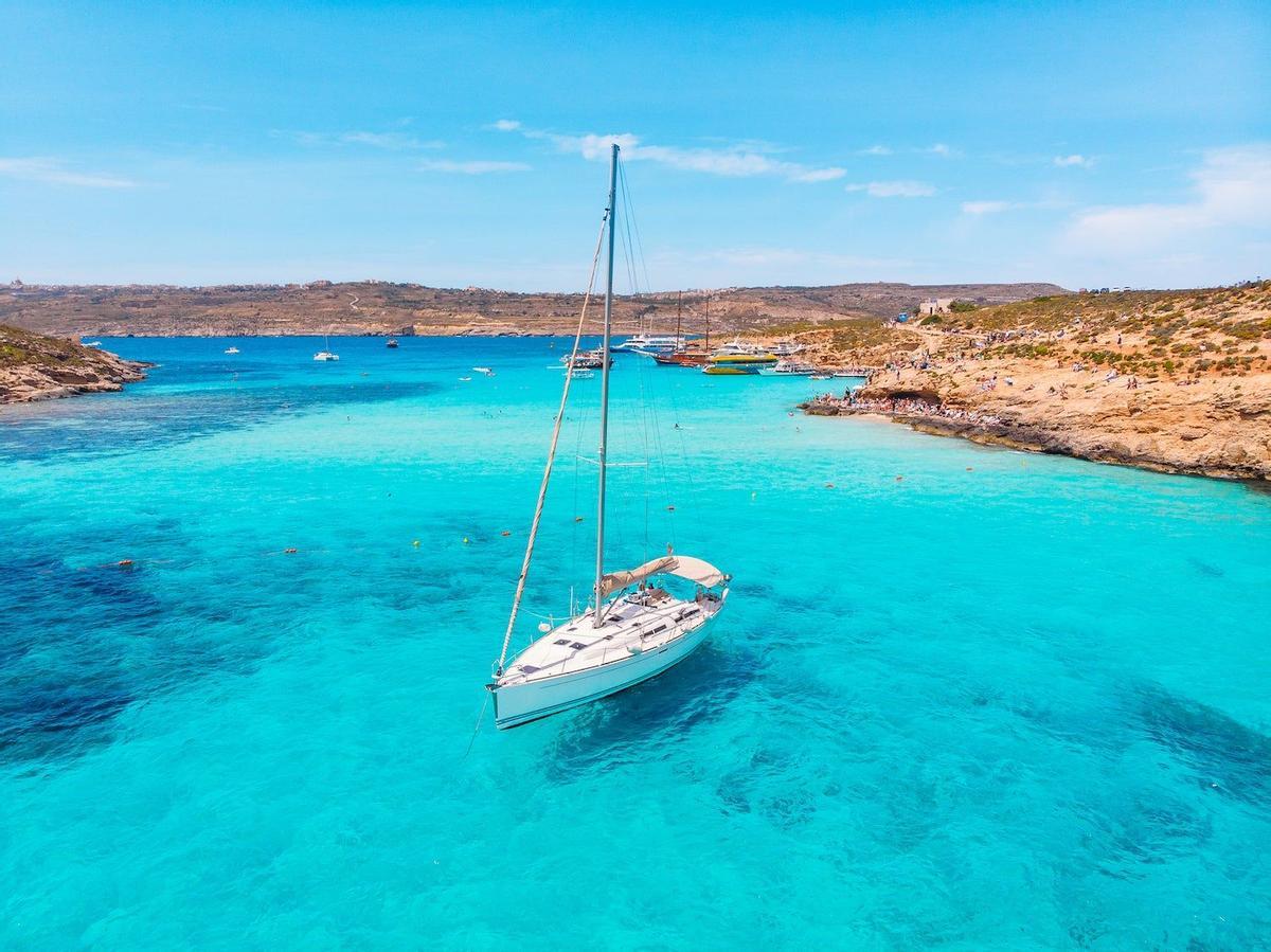 Velero en el Blue Lagoon, Malta