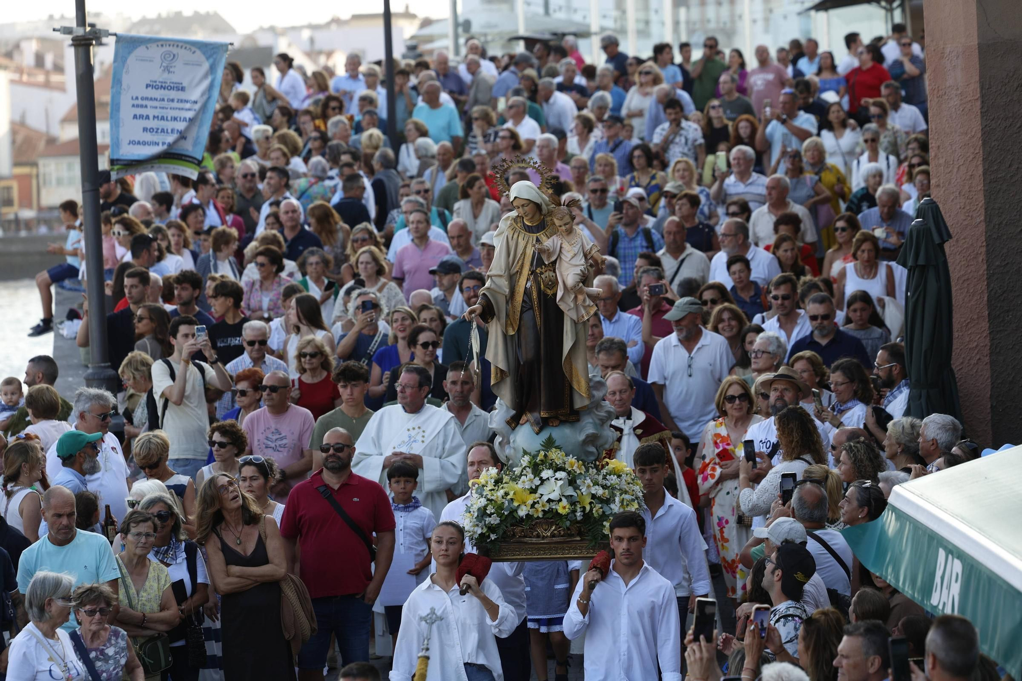 EN IMÁGENES: Multitudinaria procesión del Carmen en Luanco