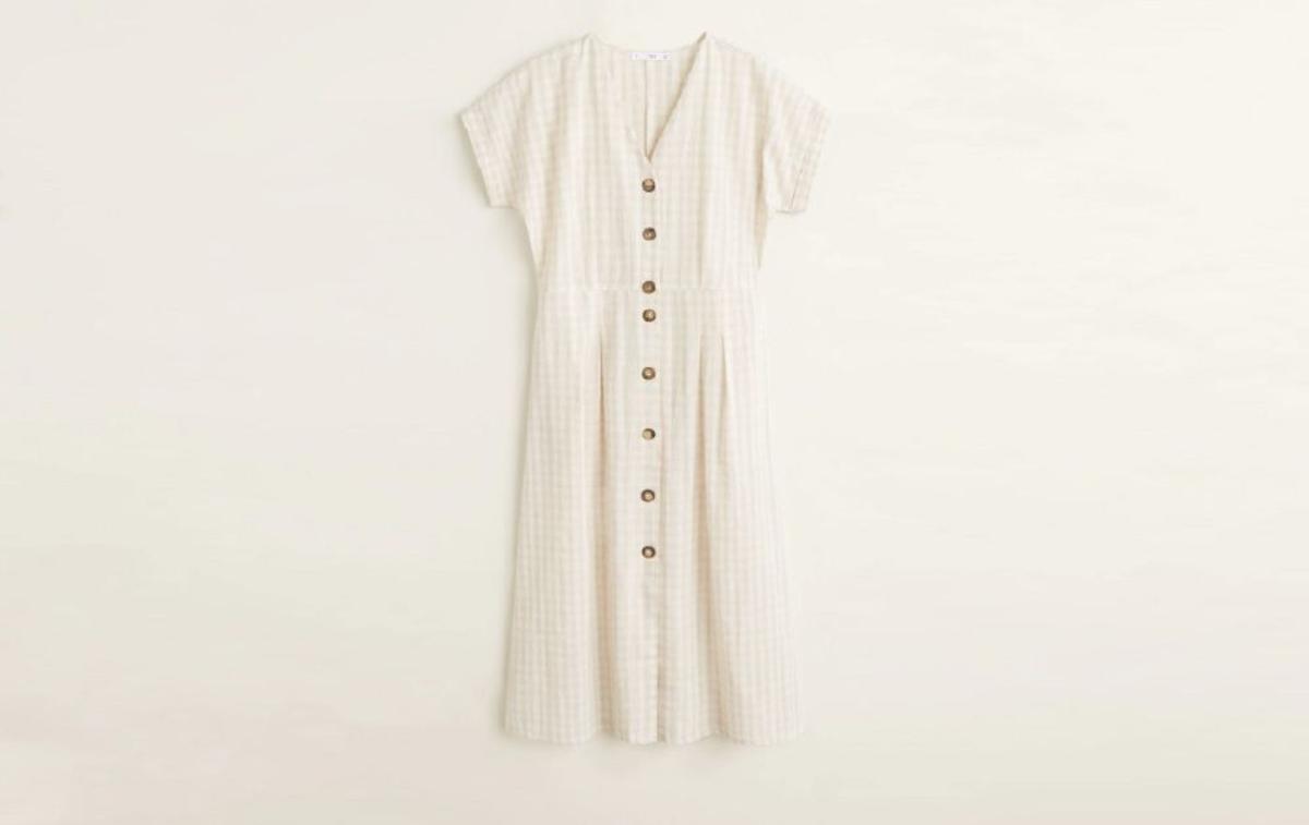 Vestido de lino con cuadros, de Mango