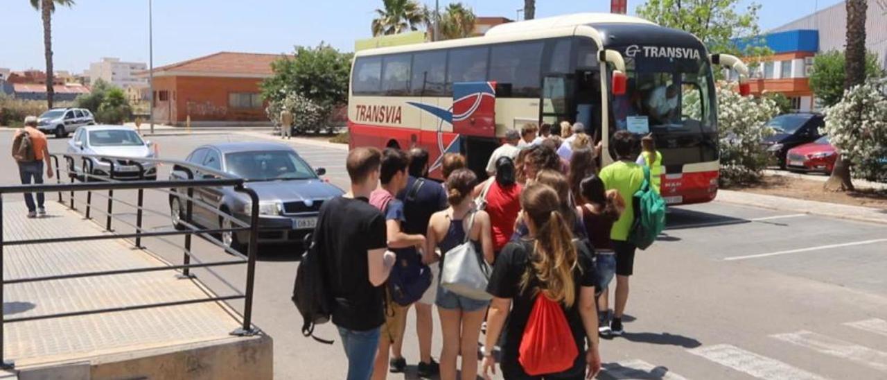 València-Castelló: un viaje que empieza en tren y acaba en autobús