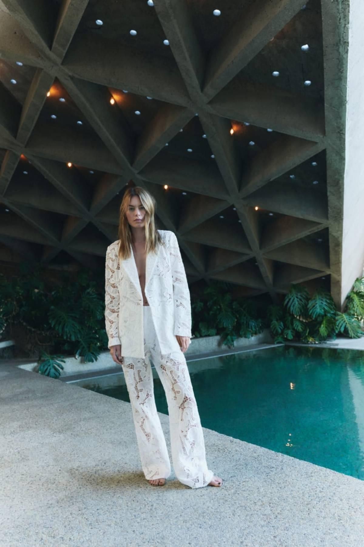 Traje blanco encaje de Zara