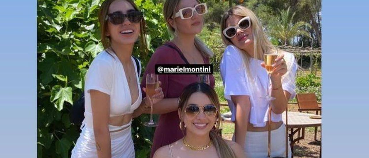 Domelipa, Brianda Deyanara y otras 'influencers', durante el cóctel en Atzaró.