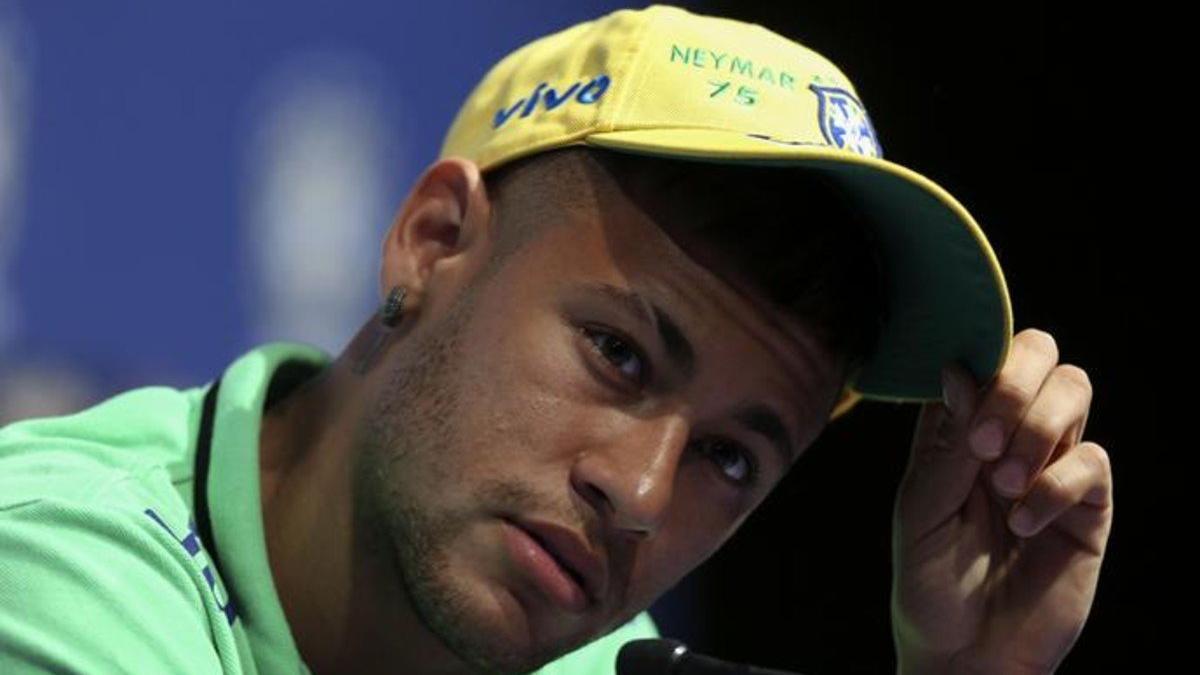 Neymar lamenta la muerte de Cruyff