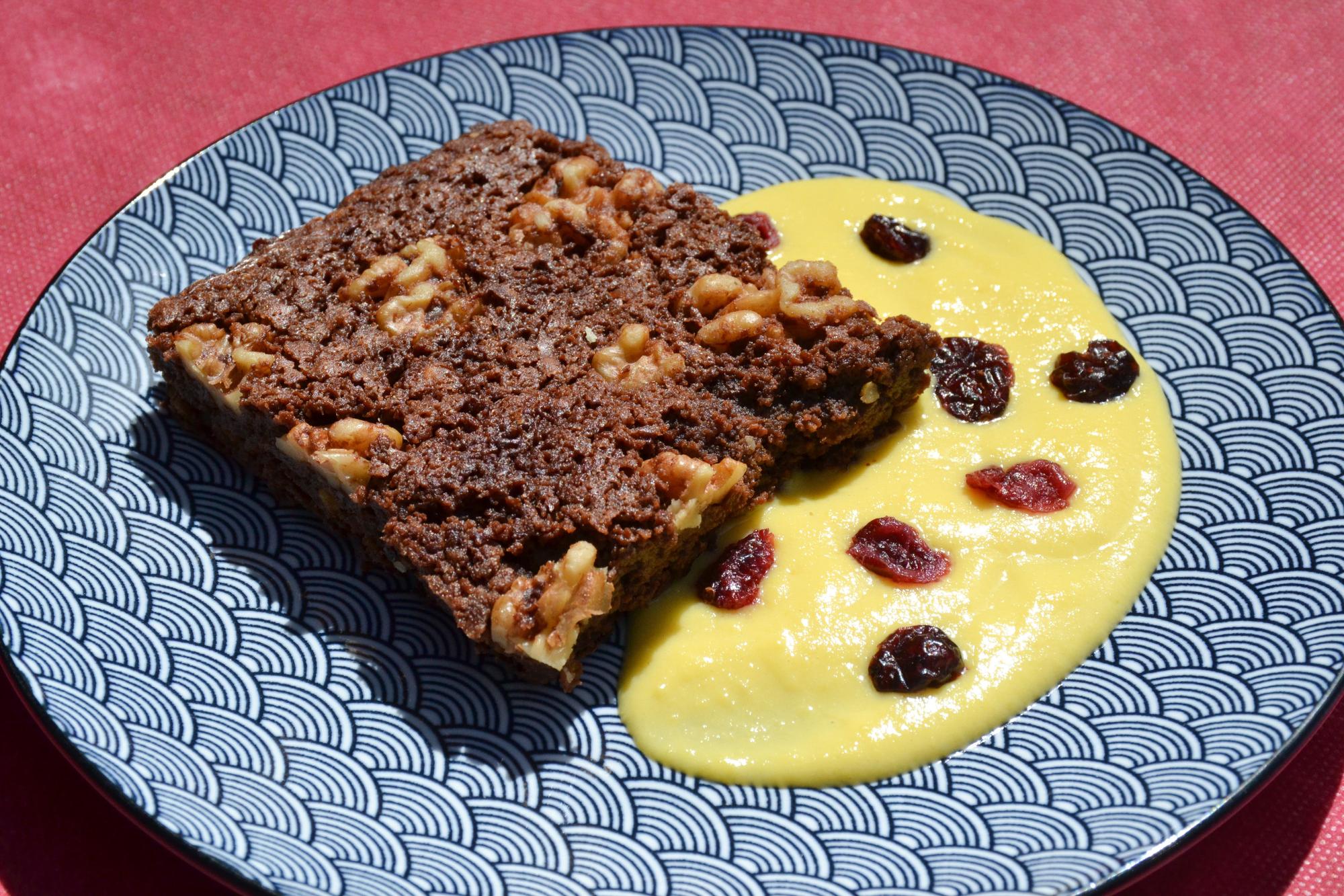 Brownie con natillas de Bayles.