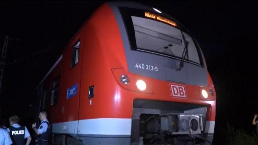 Un refugiado afgano ataca con un hacha a pasajeros de un tren en Alemania