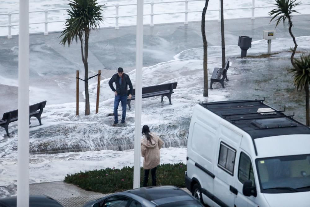 Oleaje en Gijón