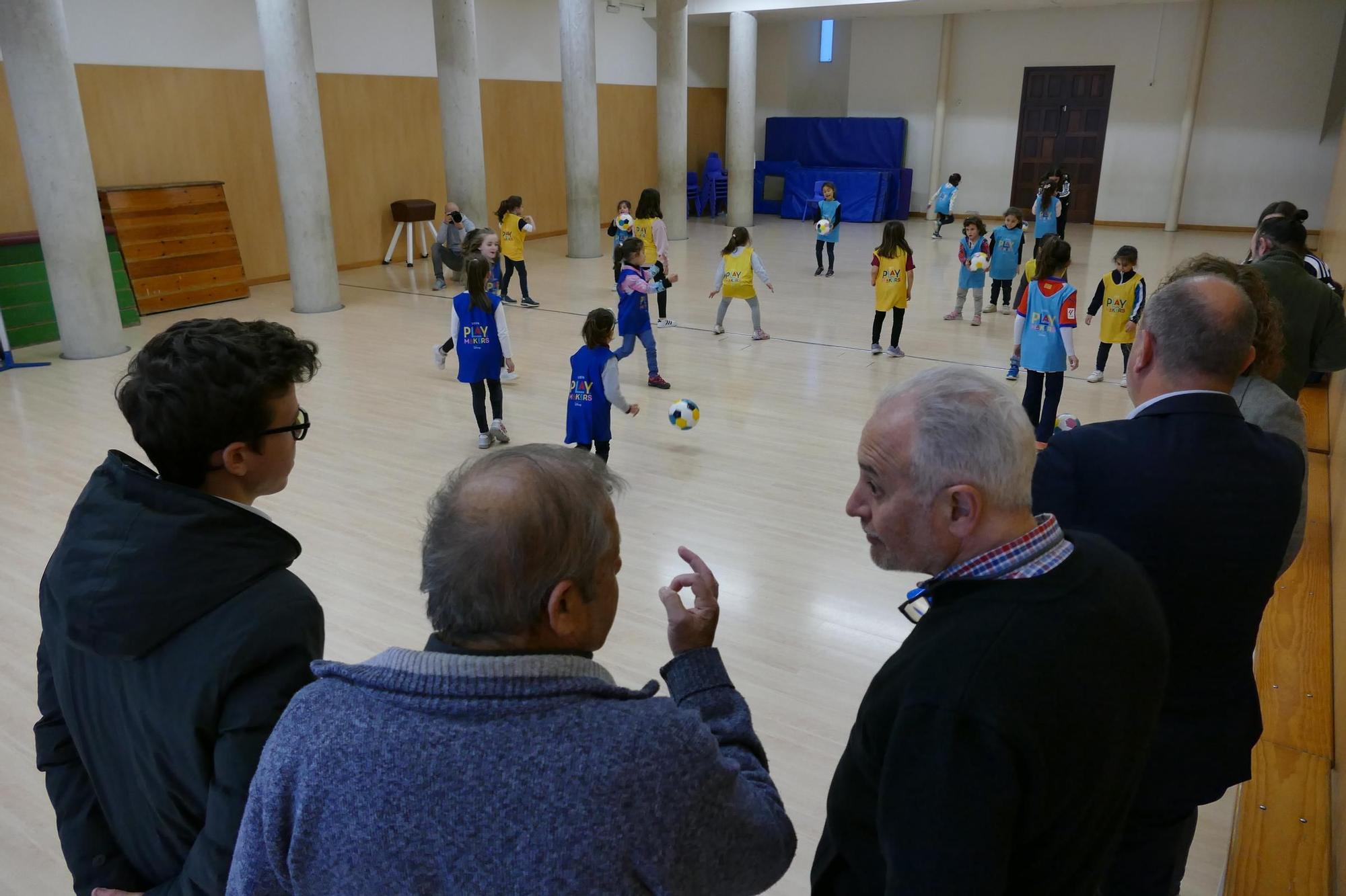 Les Playmakers d’Escolàpies Figueres reben la visita de la Federació Catalana de Futbol