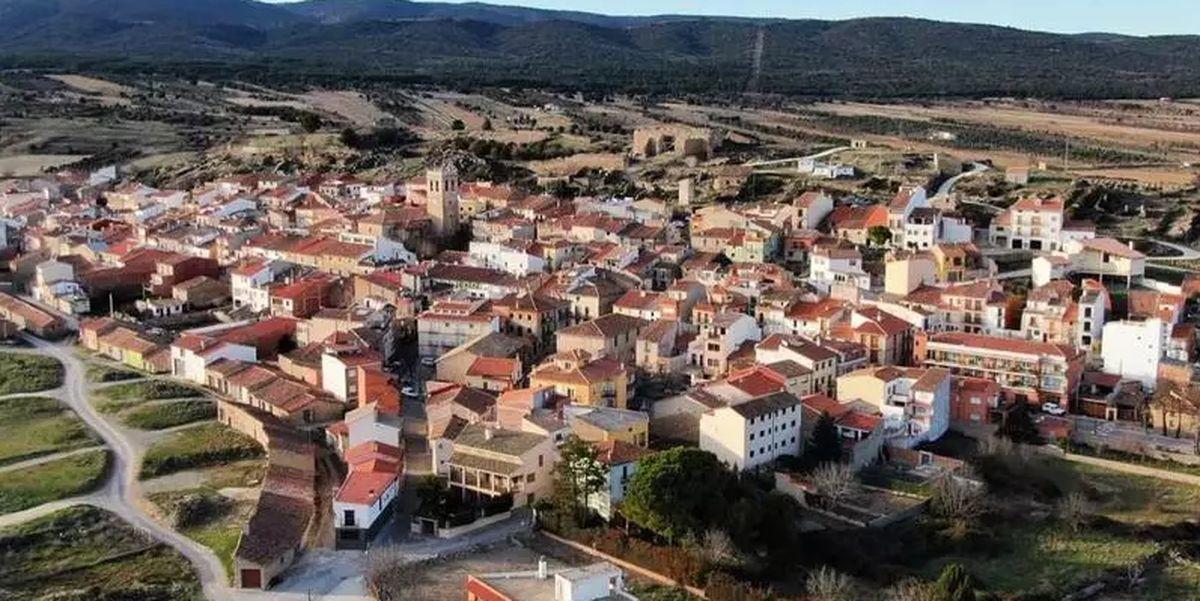 El municipio se encuentra en el extremo oeste de la provincia de Castellon.