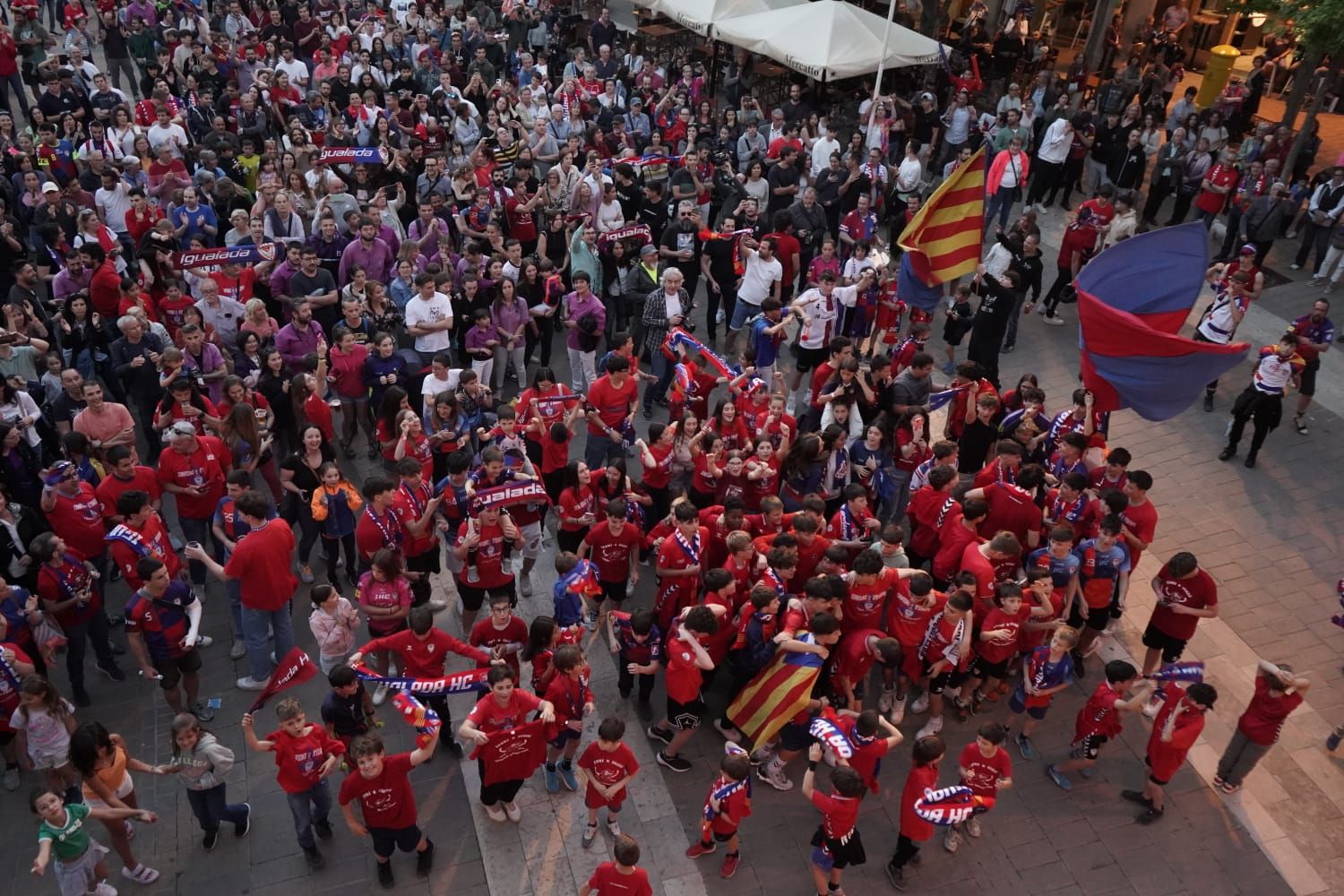 Les millors imatges de la celebració de l'Igualada HC després de guanyar l'Europe Cup